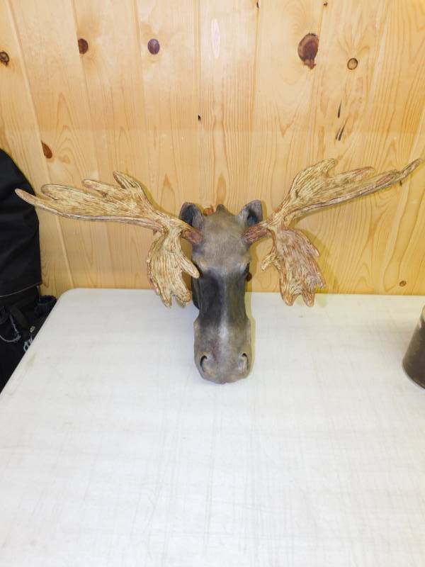 lot 33 image: Moose Head Wall Decor