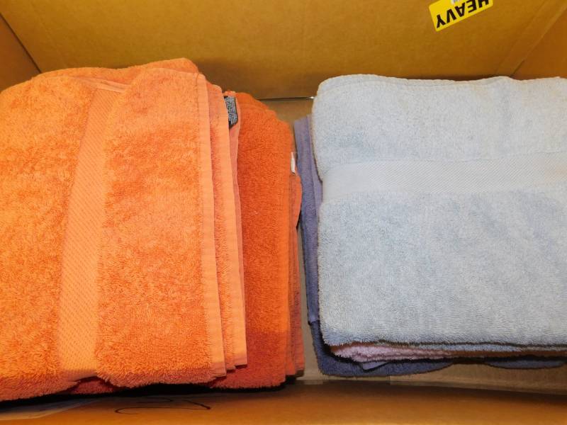 lot 36 image: Lot of Bathroom Towels
