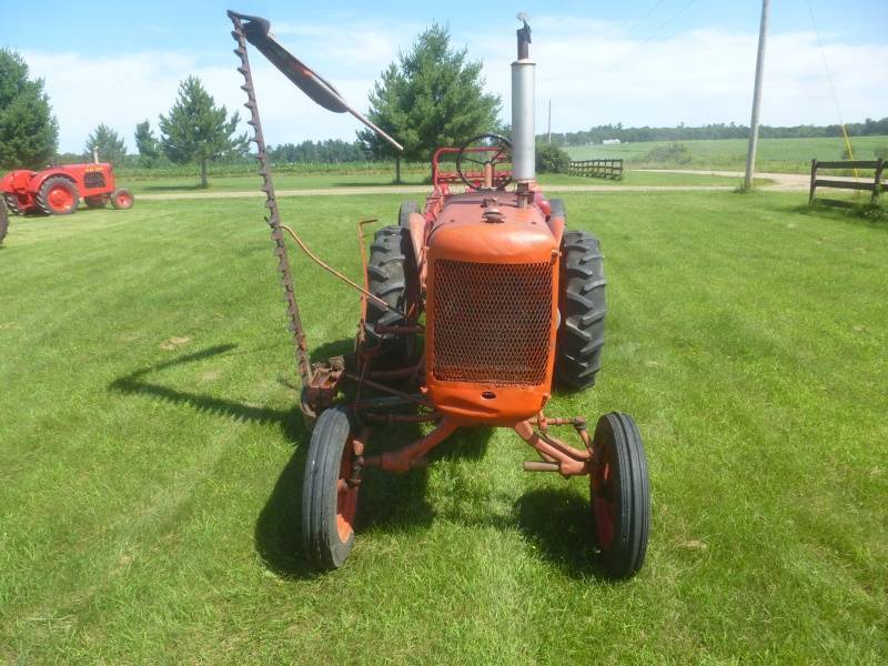lot 5 image: 1940s Allis Chalmers B