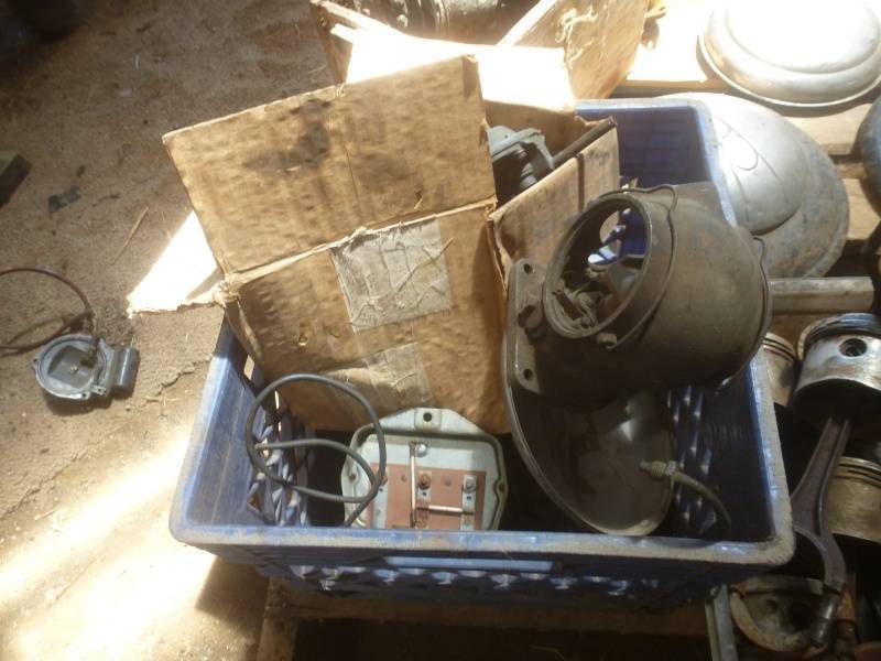 lot 42 image: Ford Flat Head Parts #2