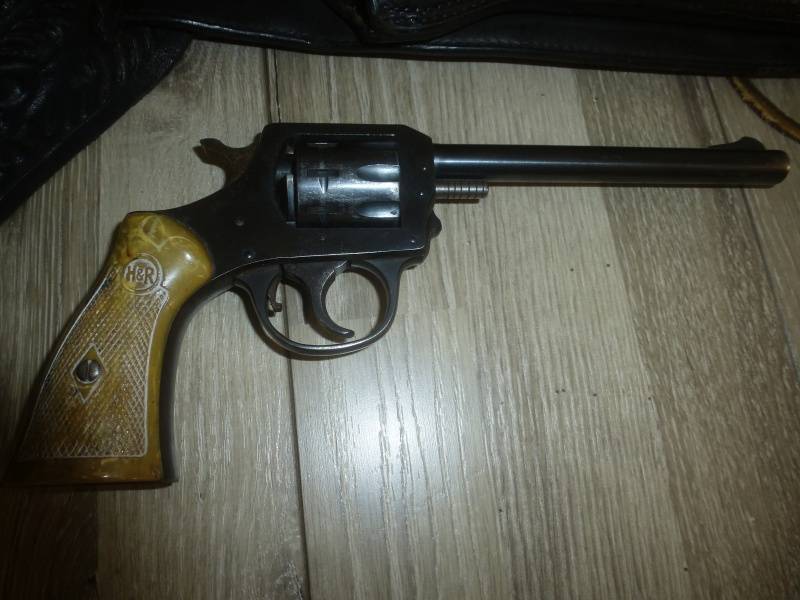 lot 52 image: H&R Arms Pistol .22 cal