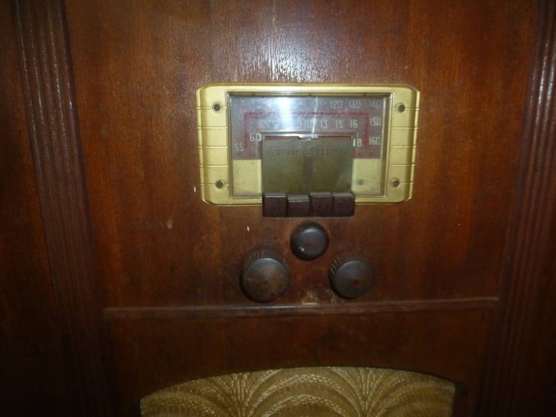lot 61 image: 1950s Vintage Radio