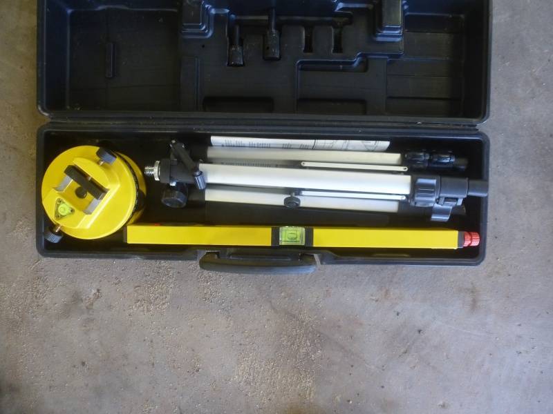 lot 82 image: Lazer Level