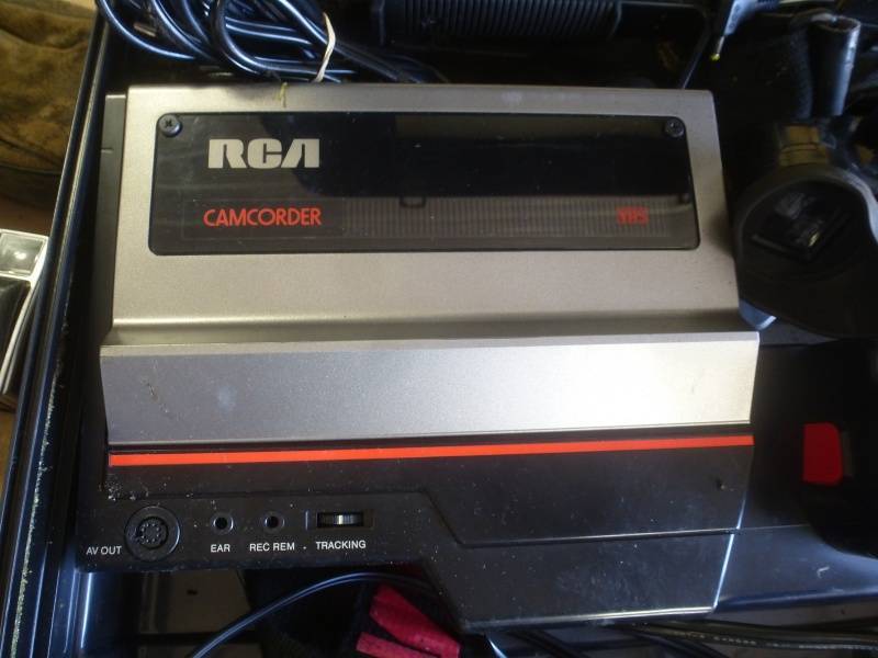 lot 85 image: Camera Equipment Polaroid & RCA