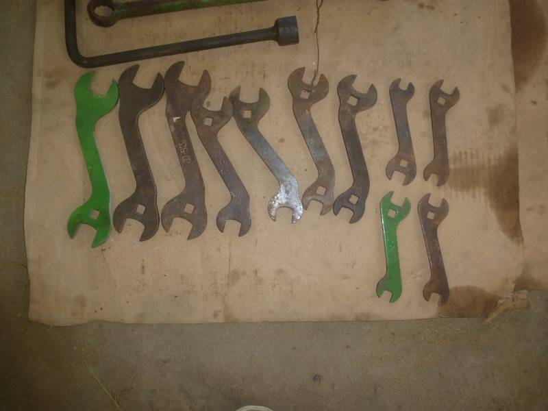 lot 87 image: Antique John Deere Tools