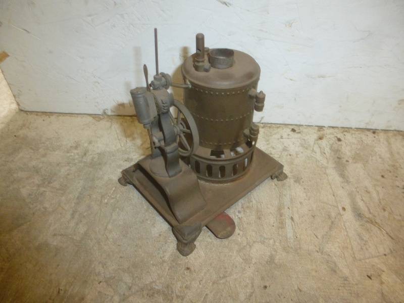 lot 88 image: Antique Toy Steam Engine