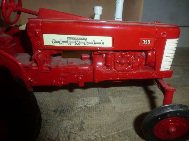 lot 97 image: Farmall 350