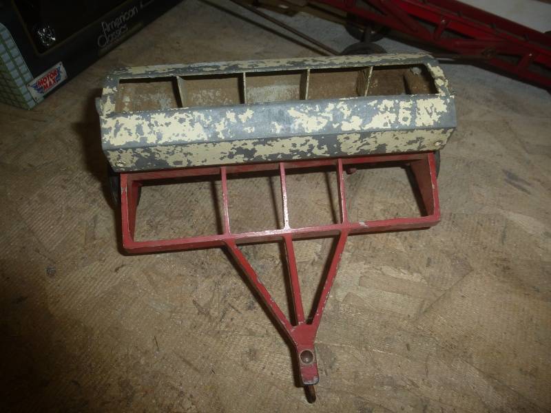 lot 100 image: Toy Elevator, Drill, Horse Trailer