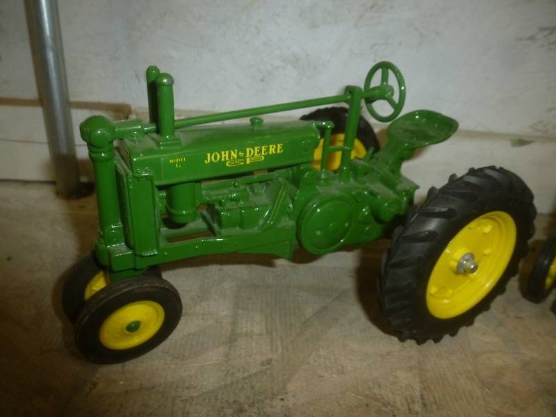 lot 107 image: John Deere G & B