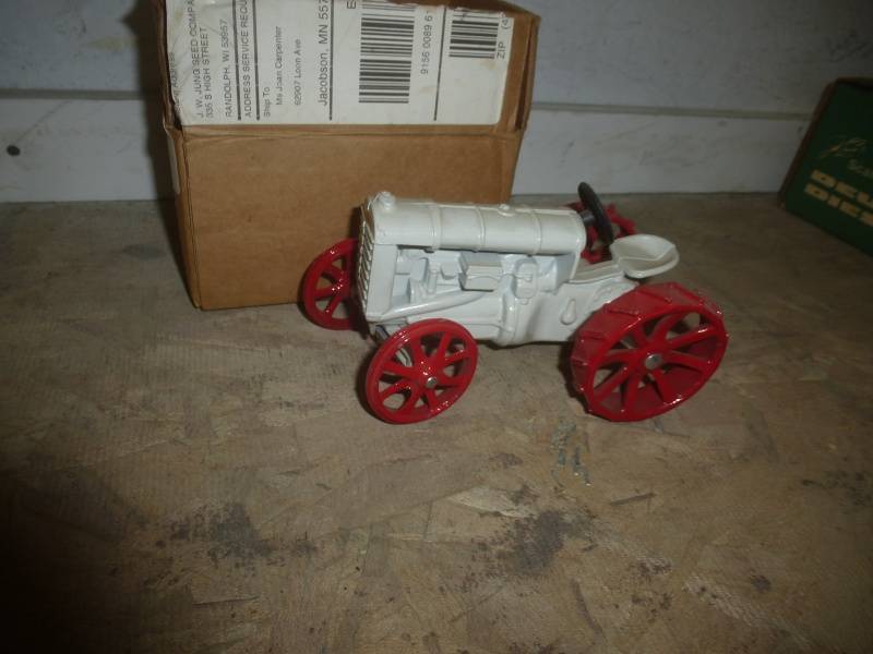 lot 110 image: 1940s Case Tractor