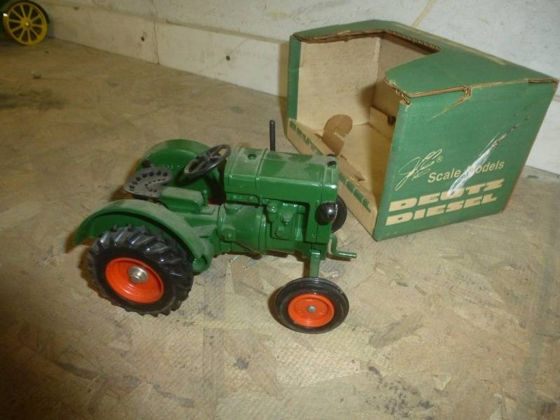 lot 111 image: Duetz Tractor