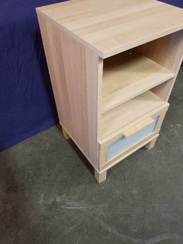 Side Table&nbsp
