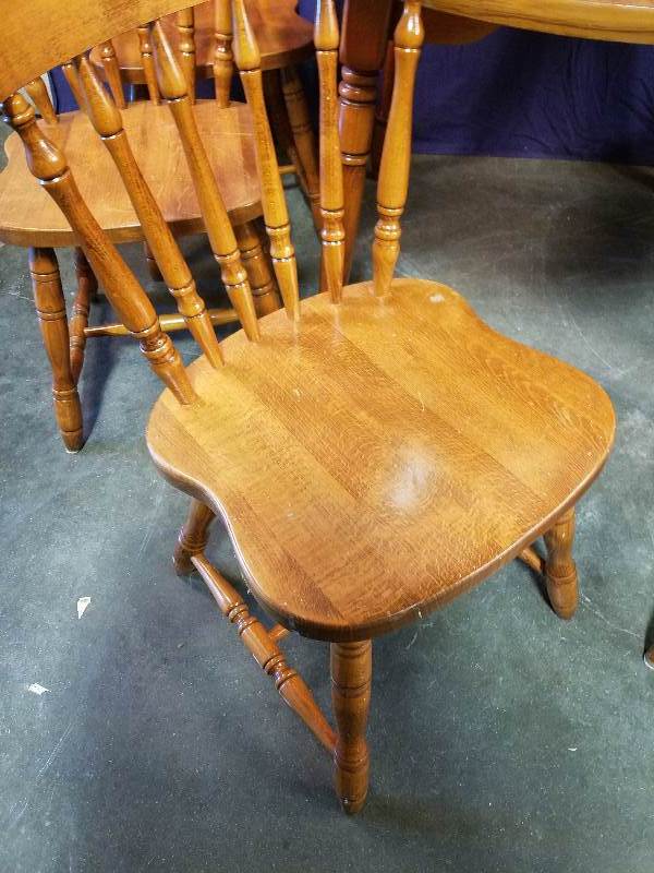 Kitchen Table and Six Chairs&nbsp