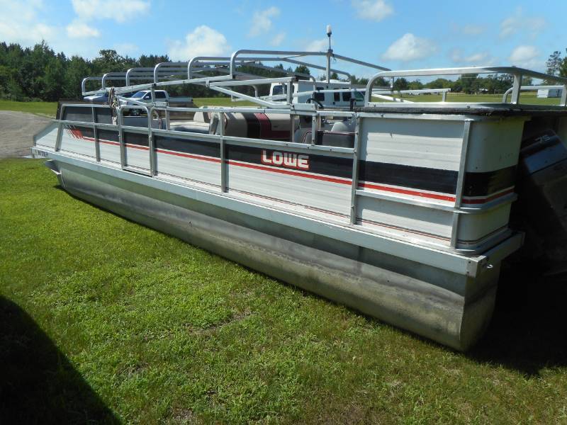 lot 1 image: 1988 Lowe 24 Pontoon