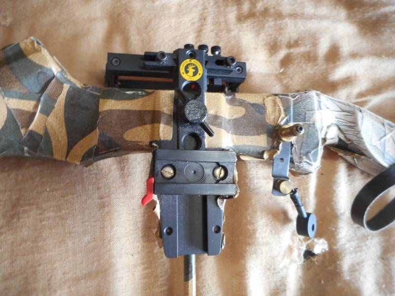 lot 6 image: Compound Bow with Soft, Zippered Case