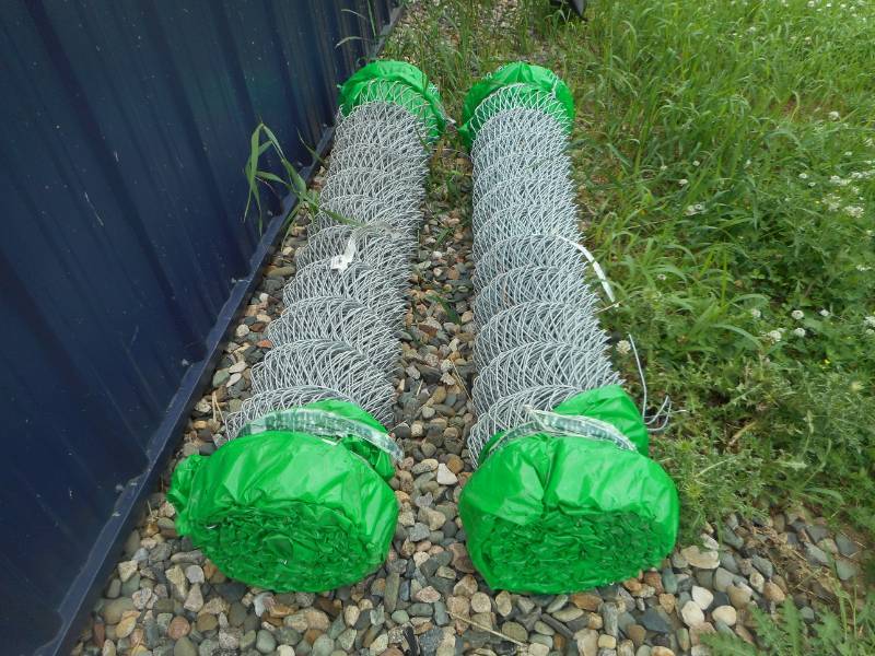 lot 23 image: New Wire Fencing