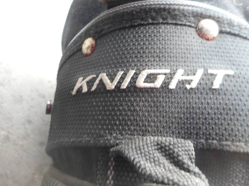 lot 25 image: Knight Golf Bag with Clubs