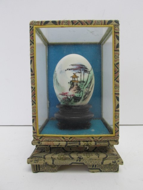 lot 13 image: Vintage Oriental Hand Painted Egg wDisplay Case