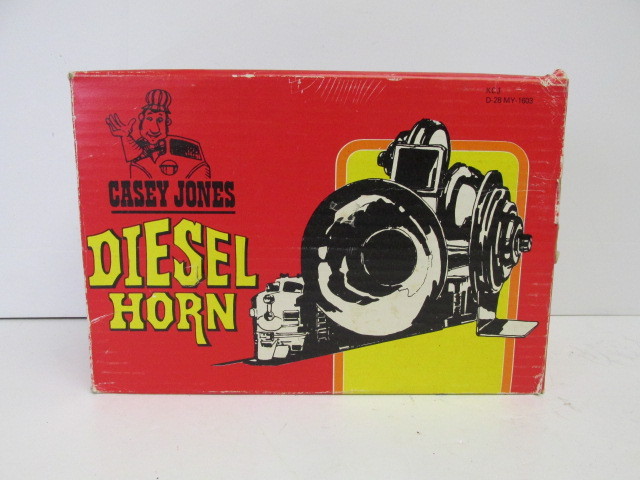lot 24 image: NOS Vintage Chieftain CASEY JONES Locomotive Diesel Train Horn