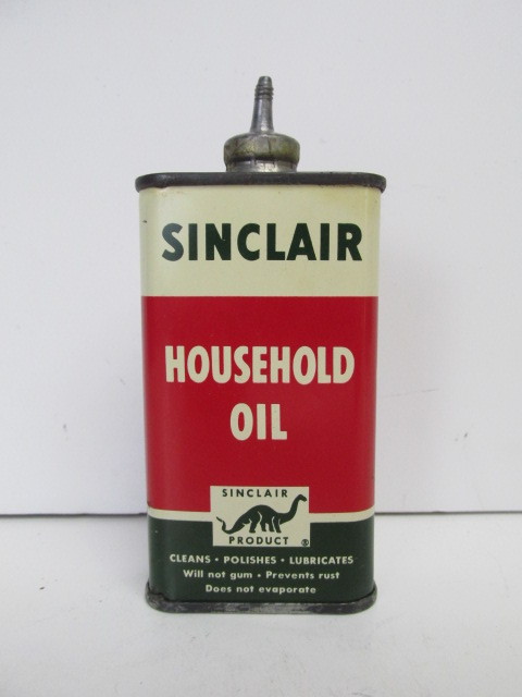 lot 30 image: Nice Vintage SINCLAIR Handy Oil Can wLead Top