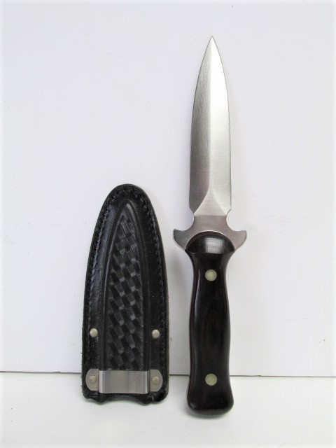 lot 31 image: MINT Vintage WESTERN Model W77 Boot Knife wSheath