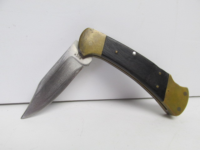 lot 32 image: Vintage Folding BUCK Knife Model 112