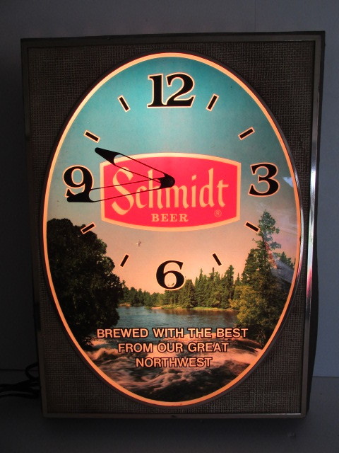 lot 37 image: Working Vintage SCHMIDT BEER Lighted Advertising Clock