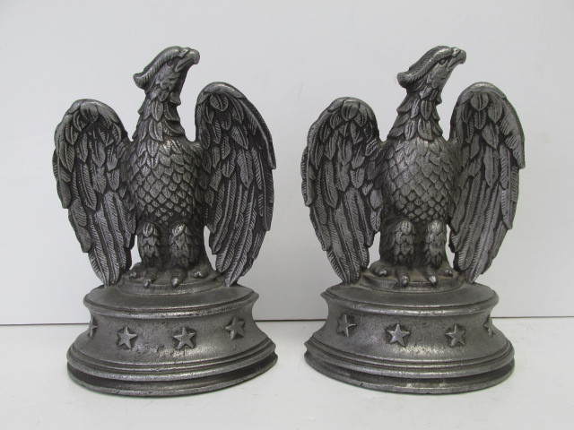 lot 46 image: Vintage Heavy Cast Metal Patriotic Eagle Bookends