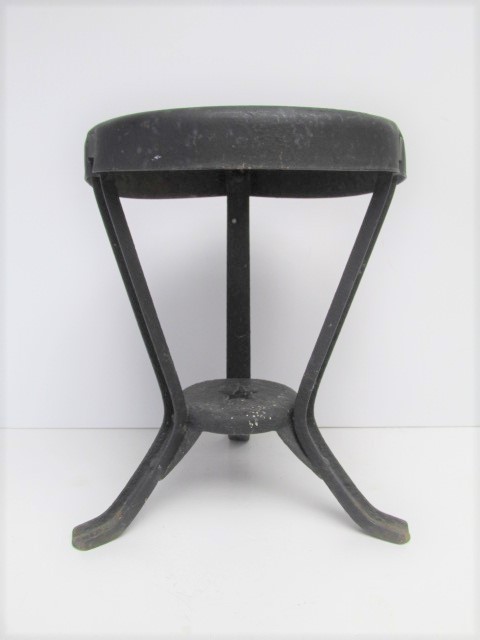 lot 54 image: Antique Primitive Metal Milking Stool wStar Cutout