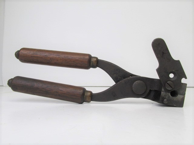 lot 61 image: Original Antique 1880s WINCHESTER Gun Ammo Bullet Mold Tool