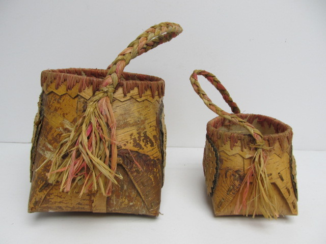lot 92 image: Matched Set of Vintage Hand Made Native American Birch Bark Baskets