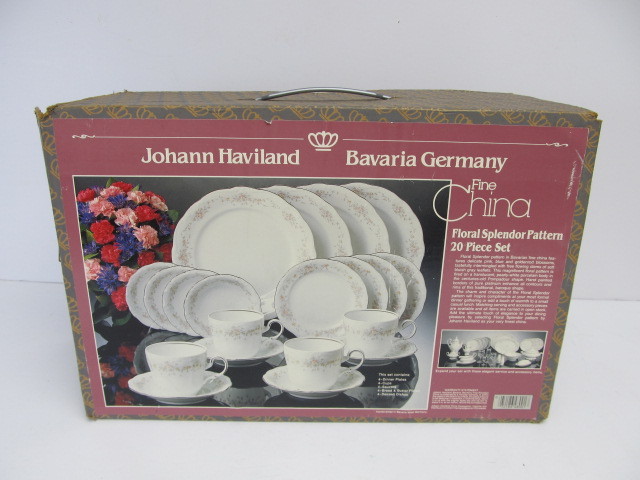 lot 100 image: NEW IN BOX Service for 4 Haviland China Set