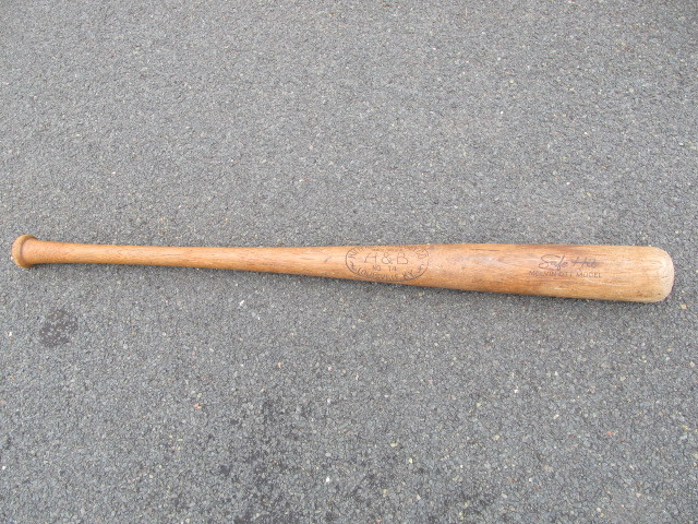 lot 101 image: Old Vintage Hillerich & Bradsby MEL OTT Model Baseball Bat