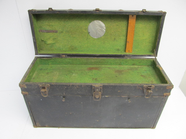 lot 102 image: Antique CarpenterMachinist Tool Chest