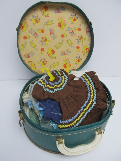 lot 107 image: Vintage Disney Alice In Wonderland SuitcaseHat Box Full of Vintage Doll Clothes