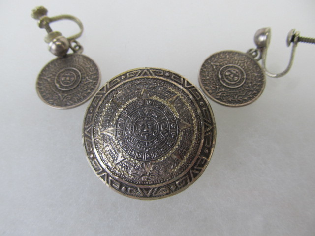 lot 116 image: Matching Vintage Sterling Silver Southwestern Earrings & PendantBrooch Set