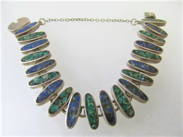 lot 119 image: Signed Vintage ARTE DE PLATA Inlaid Stone Sterling Silver Bracelet