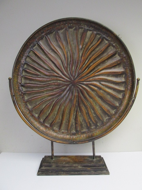 lot 122 image: LARGE Metal Disc Dcor Piece wStand