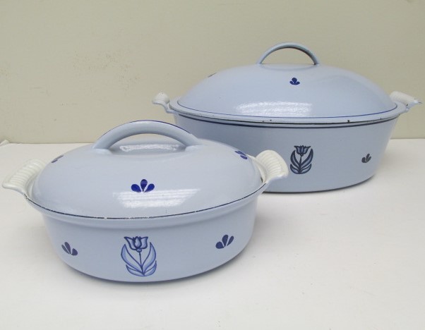 lot 124 image: Vintage DRU Holland Cast Iron Enamel Cookware