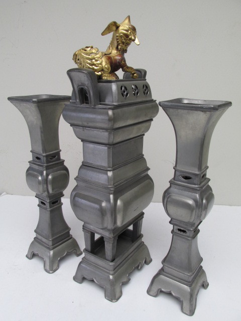 lot 127 image: Large Vintage Oriental Cast Metal Altar Set