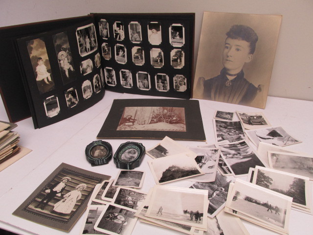 lot 128 image: Estate Lot of Vintage & Antique Photographs Album etc