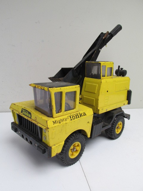 lot 129 image: Large Vintage Metal MIGHTY TONKA Construction Vehicle
