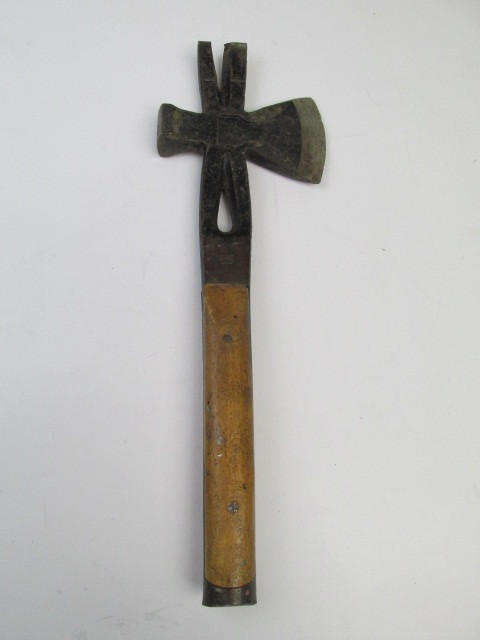 lot 134 image: Old Vintage OXWALL Combination Hatchet Pry Bar Crate Tool