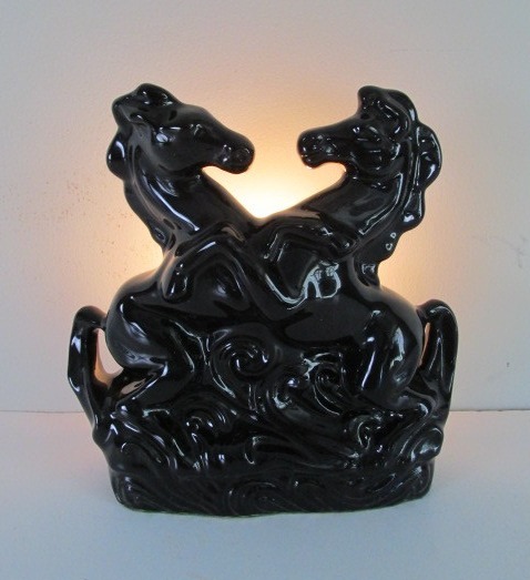 lot 137 image: Vintage Mid Century Fighting Stallions TV Lamp