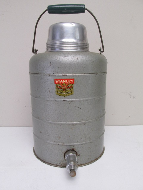 2x Stanley Thermos's + 2x Vintage Water Coolers/Thermos' - general