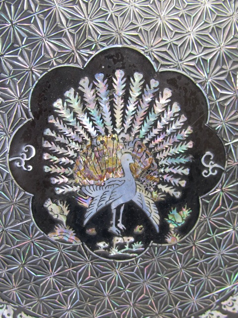 lot 160 image: Vintage Korean Mother-of-Pearl Decorated Octagonal Bento Box