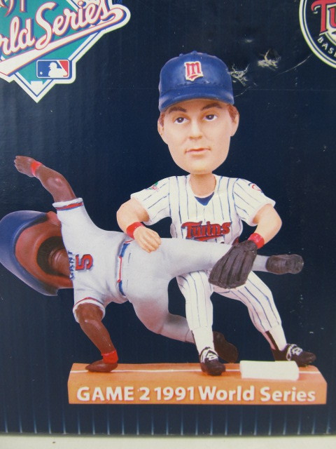 lot 170 image: Kent Hrbek & Ron Gant 1991 World Series Bobblehead