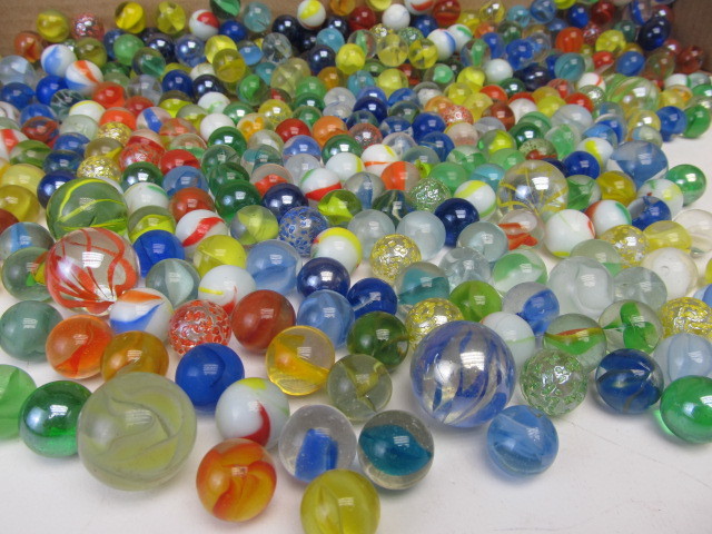 lot 177 image: Lot of Vintage Marbles 