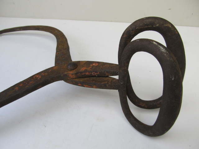 lot 178 image: Antique Cast Iron Ice Tongs
