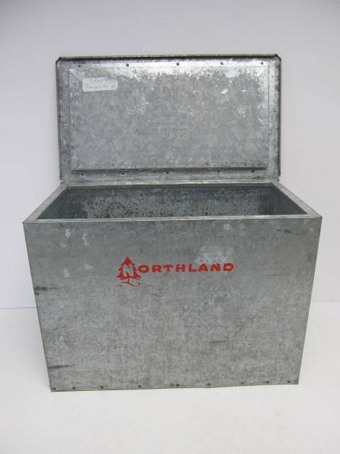 lot 181 image: Vintage NORTHLAND Galvanized MilkDairy Crate